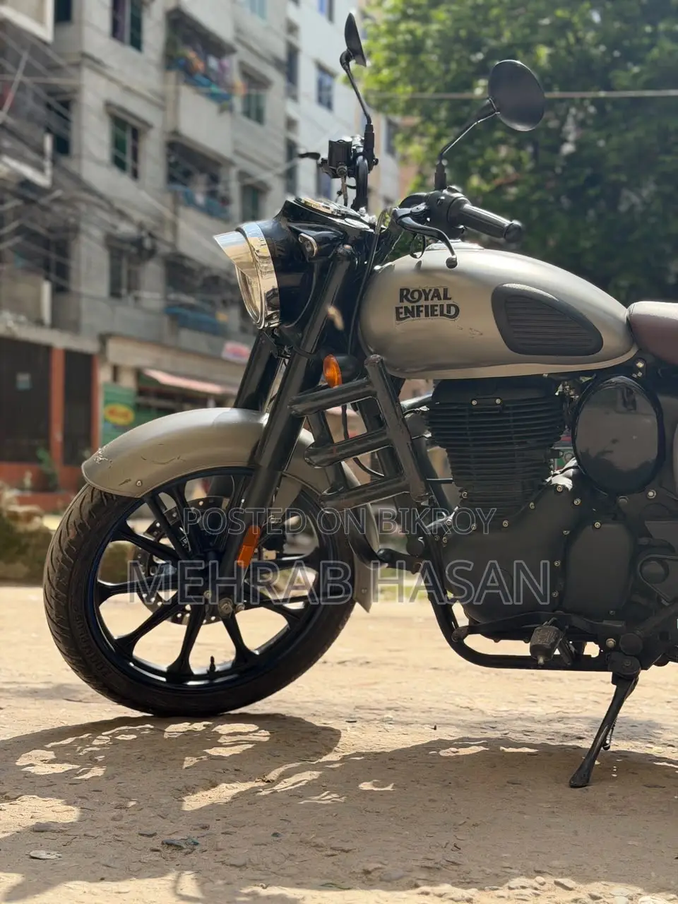 রয়েল এনফিল্ড ক্লাসিক ৩৫০ ২০২৪ গ্রে