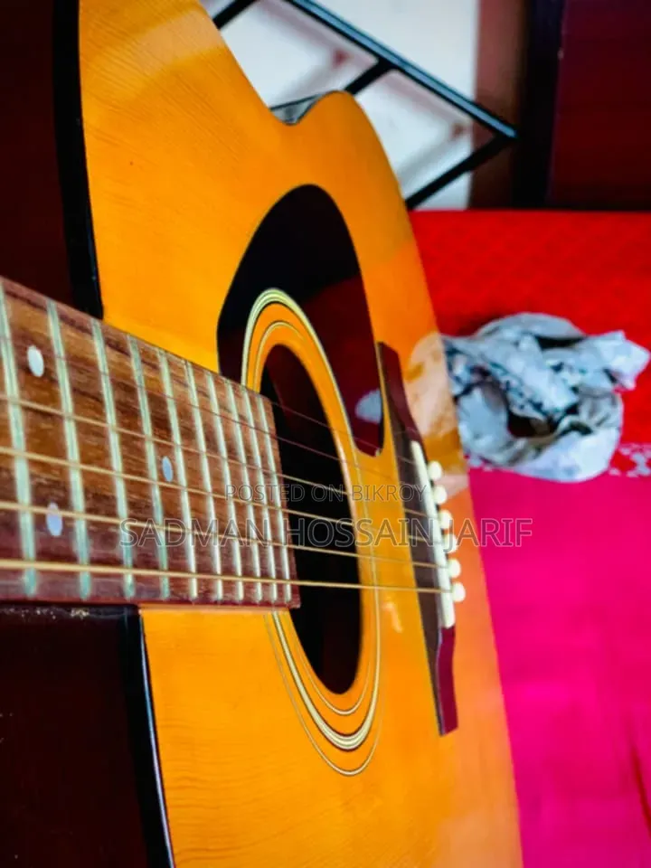 Guitar Yamaha F310