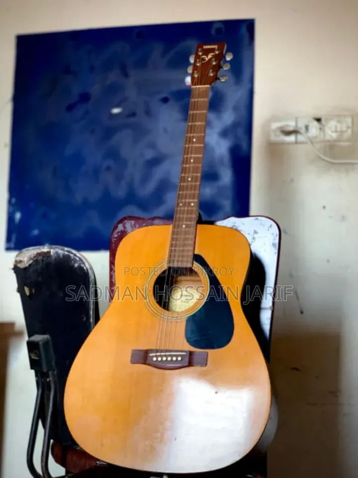 Guitar Yamaha F310