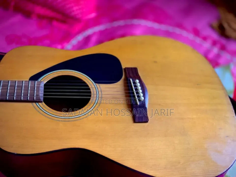Guitar Yamaha F310