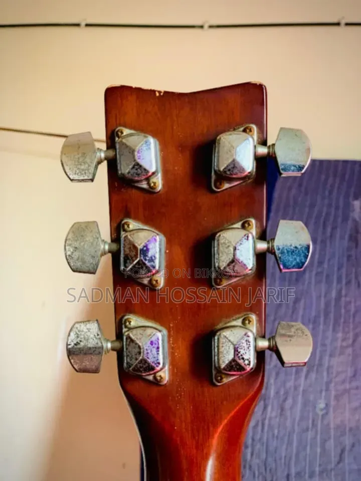 Guitar Yamaha F310