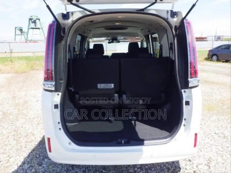 Toyota Noah 2.0 FWD (8 Seater) 2021 Pearl