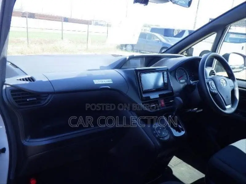 Toyota Noah 2.0 FWD (8 Seater) 2021 Pearl