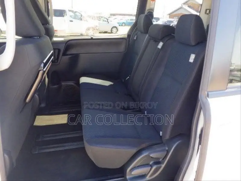 Toyota Noah 2.0 FWD (8 Seater) 2021 Pearl