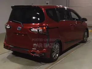 Toyota Sienta 1.5 Hybrid FWD (6-seater) 2021 Maroon