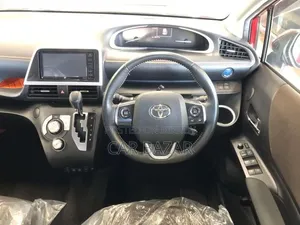 Toyota Sienta 1.5 Hybrid FWD (6-seater) 2021 Maroon