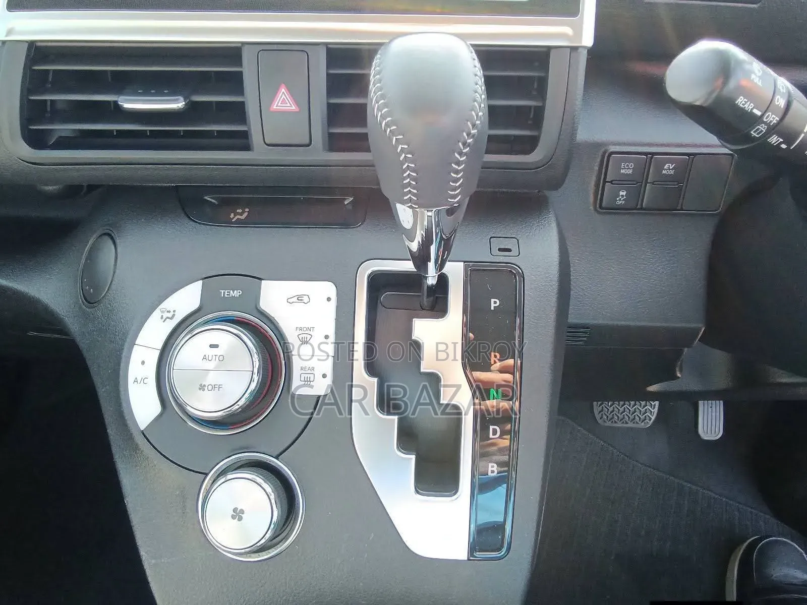 Toyota Sienta 1.5 Hybrid FWD (6-seater) 2021 Maroon