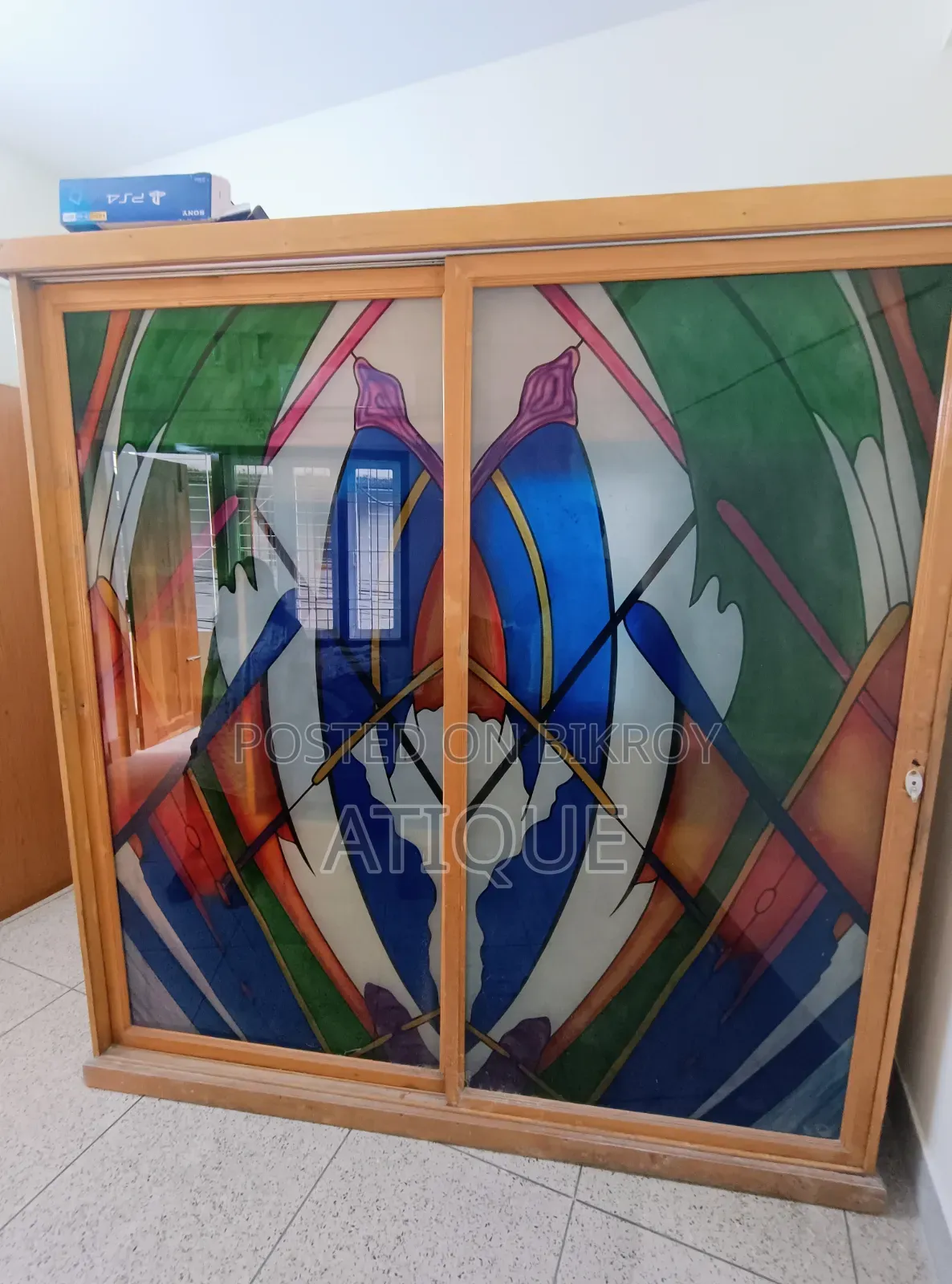 Custom-made sliding almirah with attractive design for sale