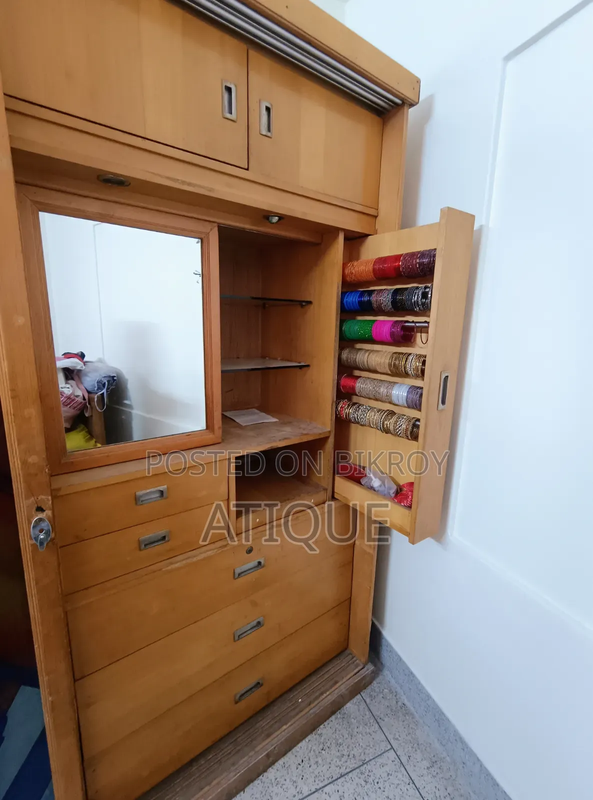 Custom-made sliding almirah with attractive design for sale