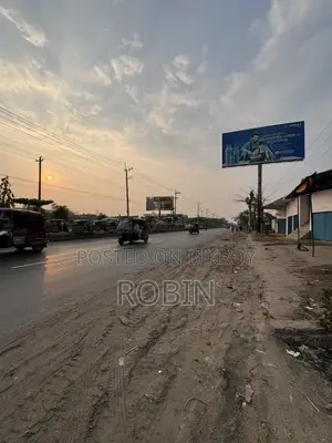 মোজ্জারটেক মেইন রোড ফিল্ড রেন্ট
