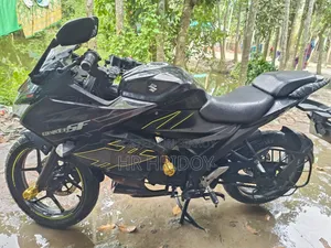 সুজুকি জিক্সার এসএফ ২০২৫ কালো