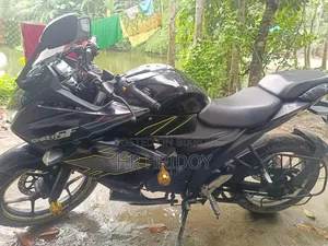 সুজুকি জিক্সার এসএফ ২০২৫ কালো