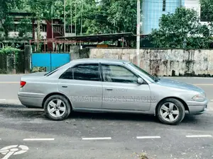 টয়োটা করিনা ১৯৯৭ সিলভার