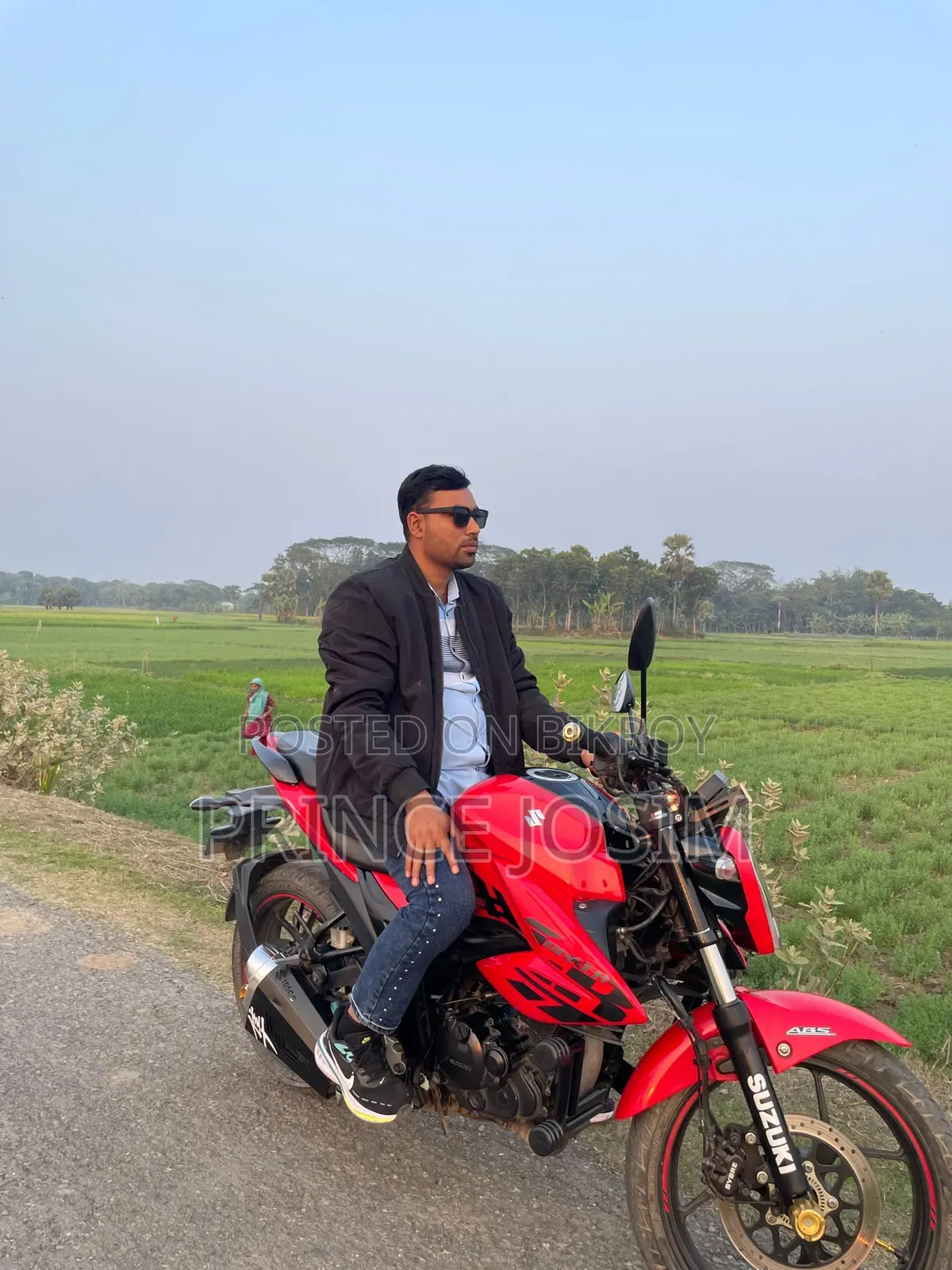 নতুন সুজুকি জিক্সার ২০২৩ লাল
