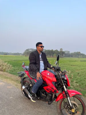 নতুন সুজুকি জিক্সার ২০২৩ লাল