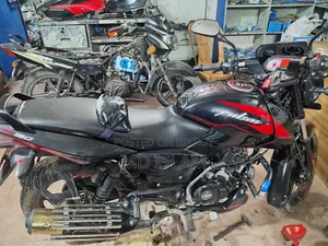 বাজাজ পালসার ১৫০ ২০২৫ ব্ল্যাক