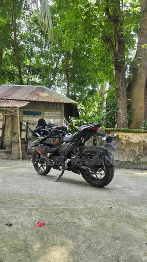 নতুন সুজুকি জিক্সার এসএফ ২০২৩ কালো
