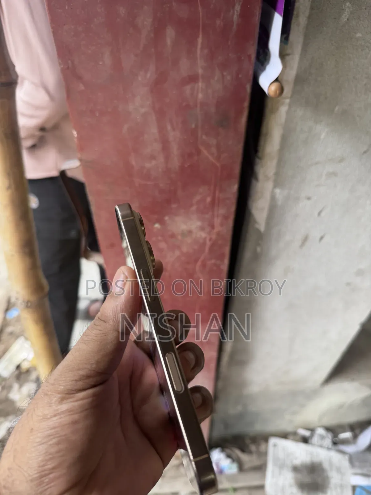 অ্যাপল আইফোন ১৬ প্রো ১২৮ জিবি গোল্ড