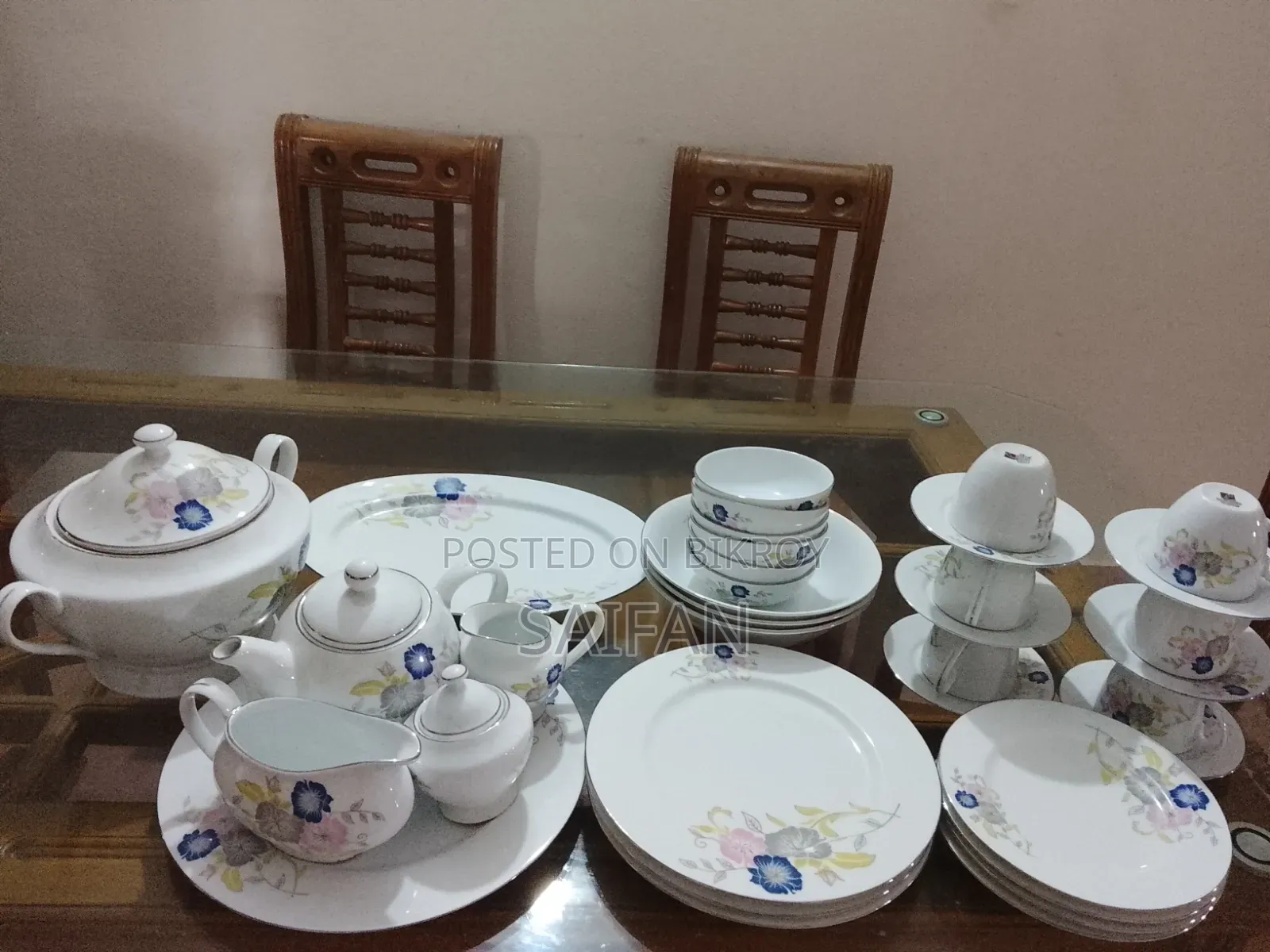Attractive 40-Piece Dinner Set to Double Your Table's Beauty