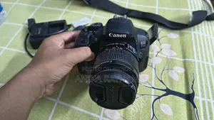 Canon EOS 700D