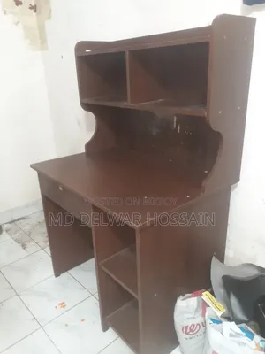 একদম ফ্রেশ পড়ার টেবিল বিক্রি হবে