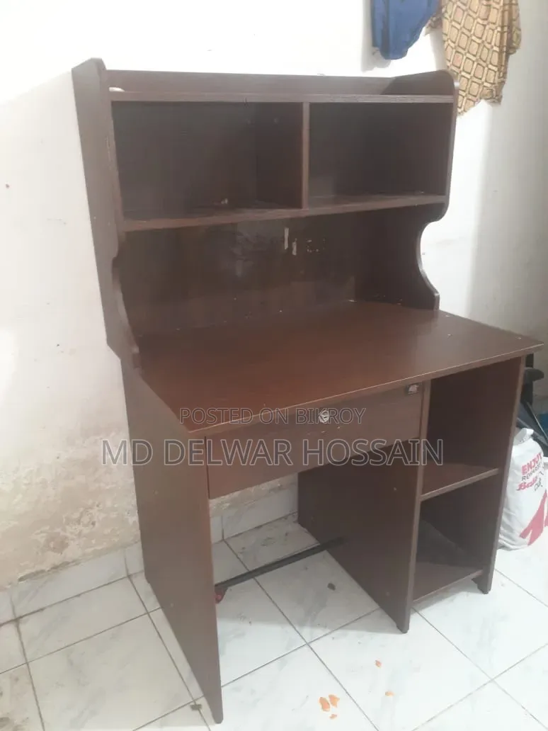 একদম ফ্রেশ পড়ার টেবিল বিক্রি হবে
