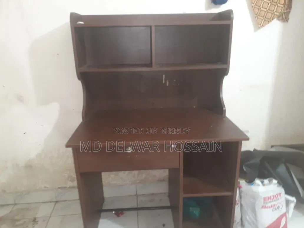 একদম ফ্রেশ পড়ার টেবিল বিক্রি হবে