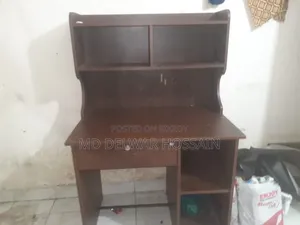 একদম ফ্রেশ পড়ার টেবিল বিক্রি হবে