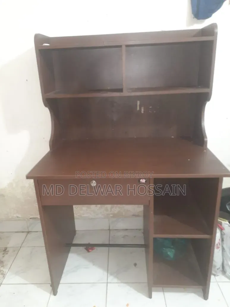 একদম ফ্রেশ পড়ার টেবিল বিক্রি হবে