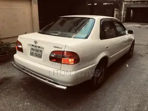 টয়োটা করোল্লা এক্স ১.৩ অটোমেটিক ২০০০ হোয়াইট