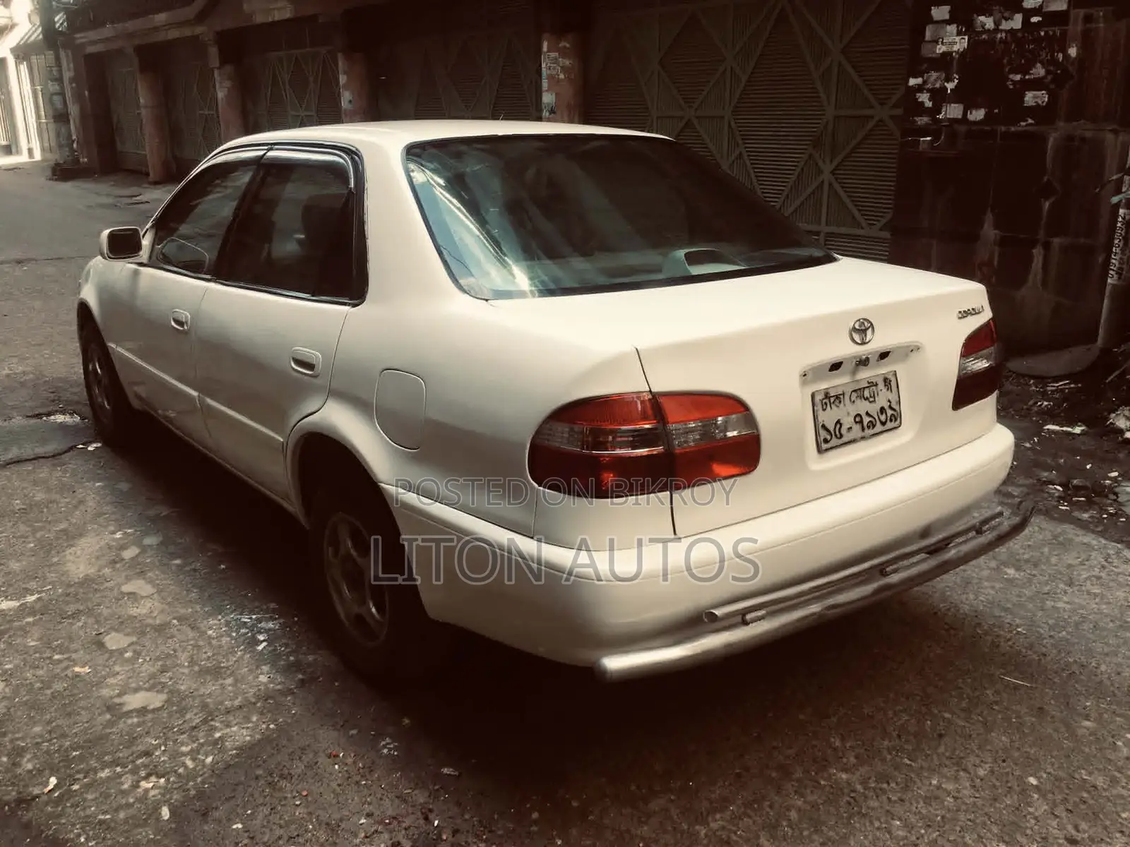 টয়োটা করোল্লা এক্স ১.৩ অটোমেটিক ২০০০ হোয়াইট