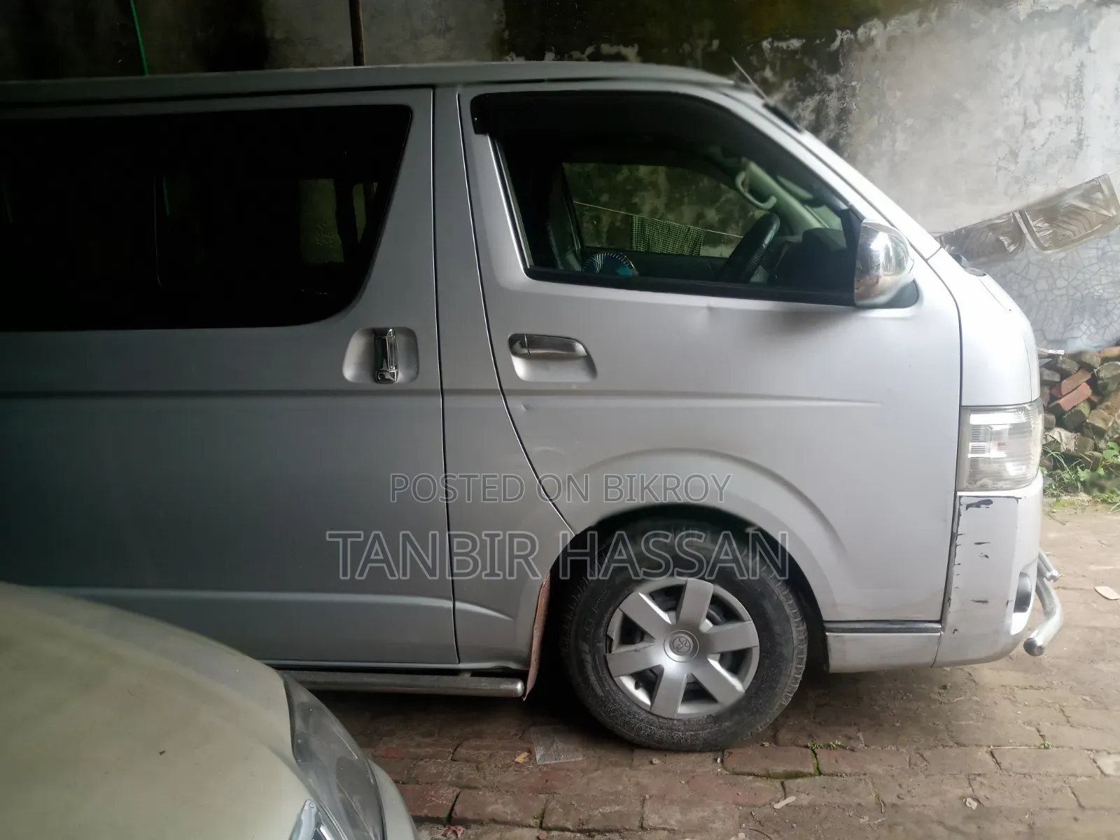 Toyota HiAce 2015 Silver