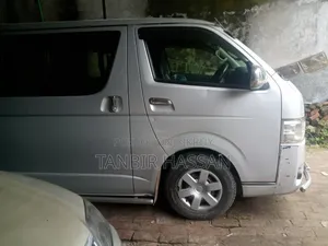 Toyota HiAce 2015 Silver