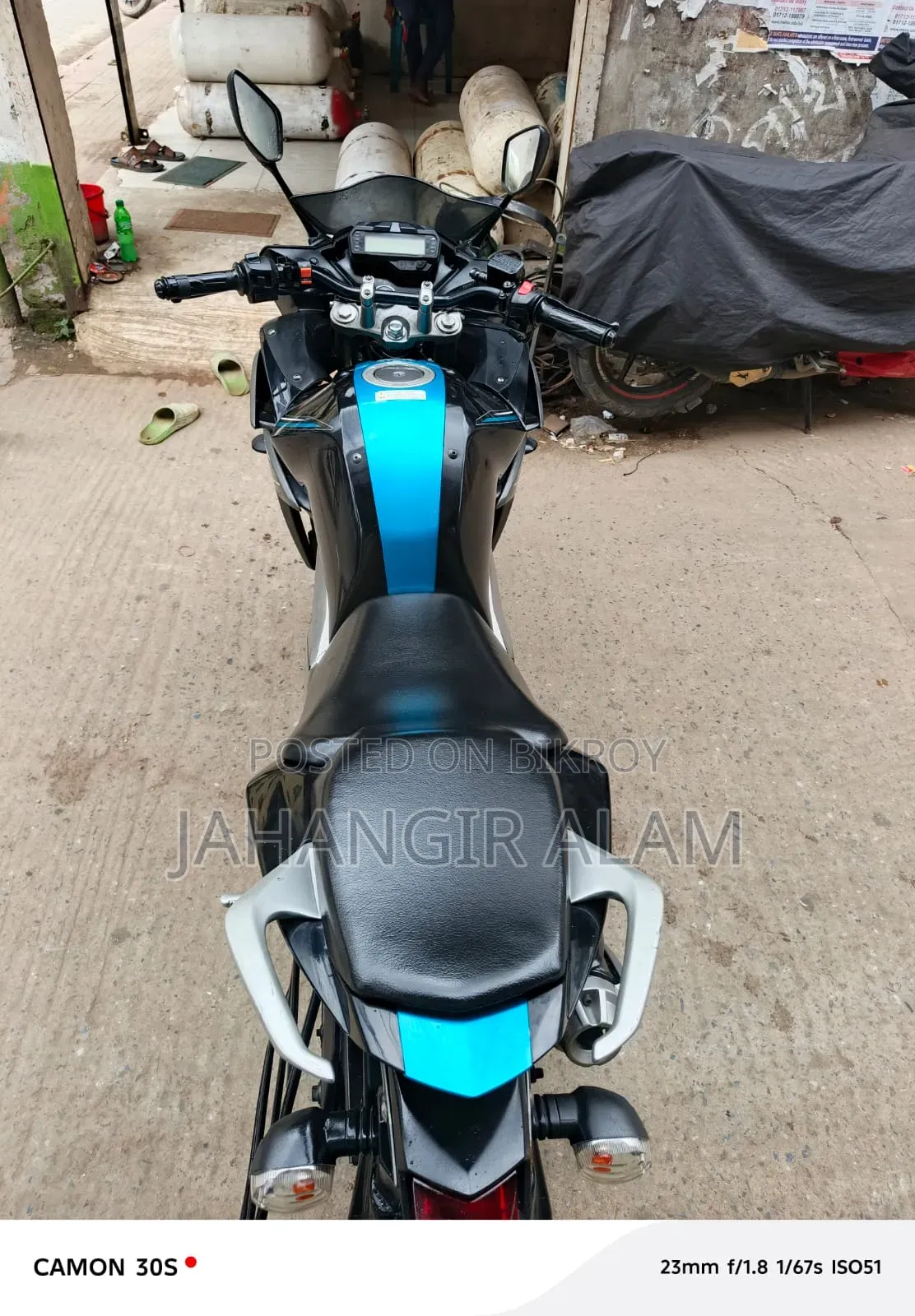 নিউ ইয়ামাহা ফেজার এফআই ভি২ ১৯৭২ ব্ল্যাক
