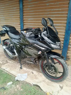 নতুন সুজুকি জিক্সার এসএফ ২০২১ কালো