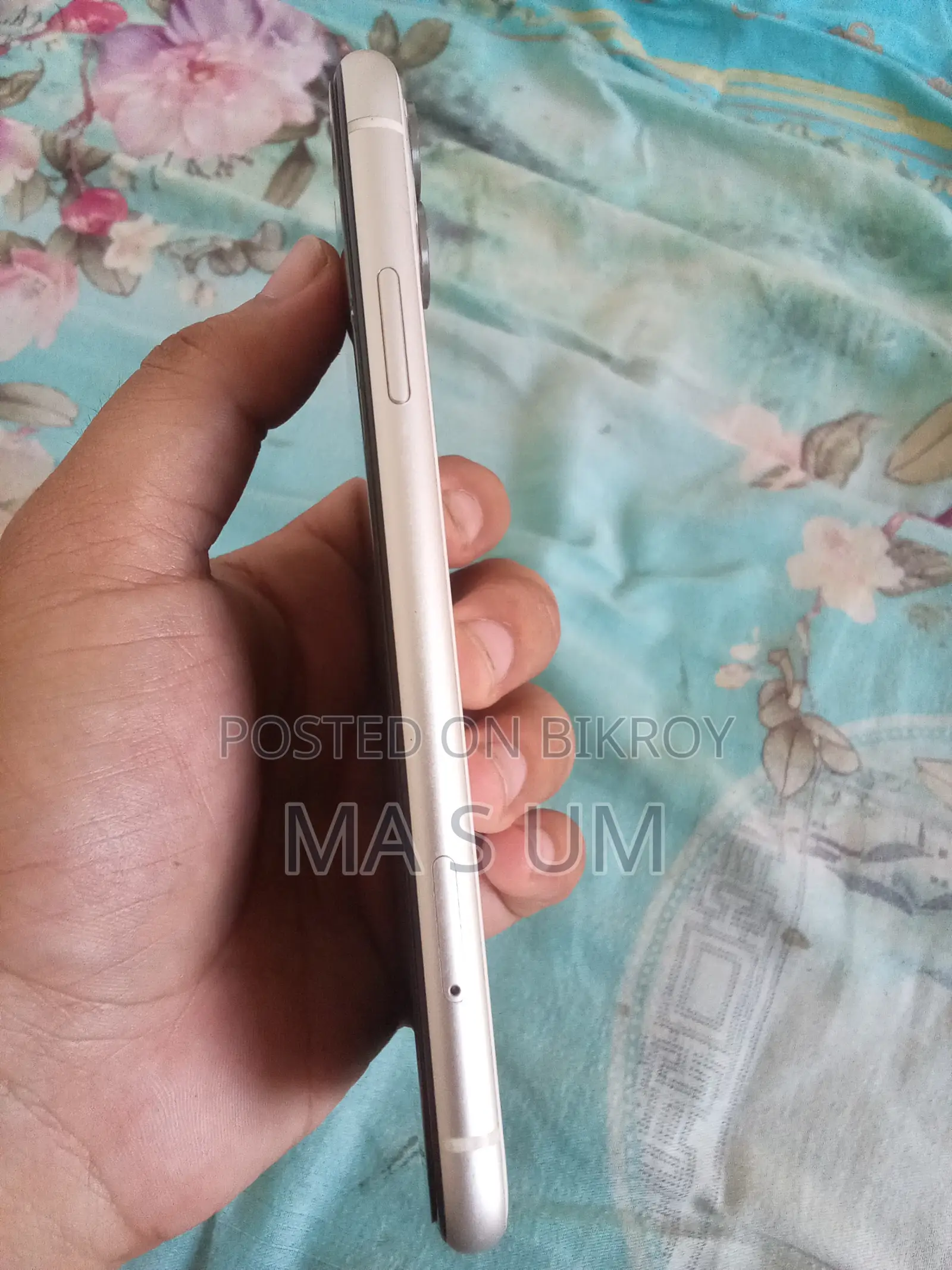 অ্যাপল আইফোন ১১ ৬৪ জিবি হোয়াইট