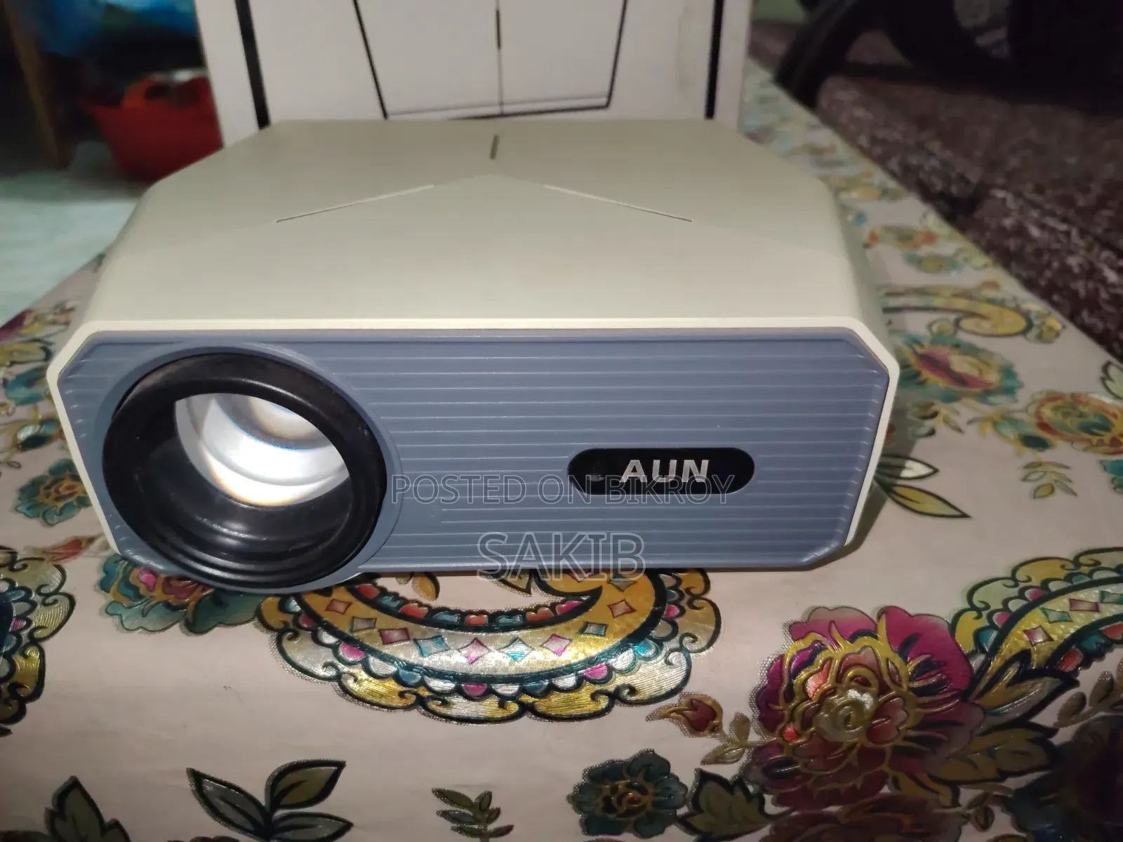 HD UN Projector