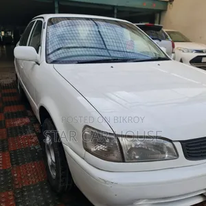 টয়োটা করোল্লা ১৯৯৮ সাদা