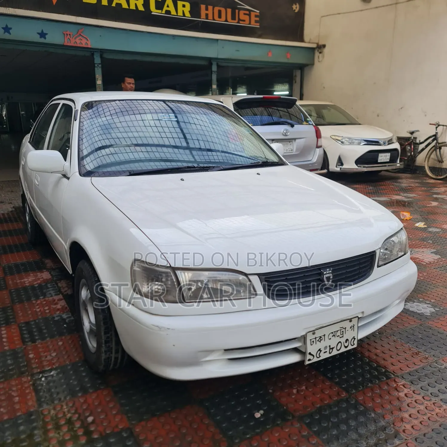 টয়োটা করোল্লা ১৯৯৮ সাদা