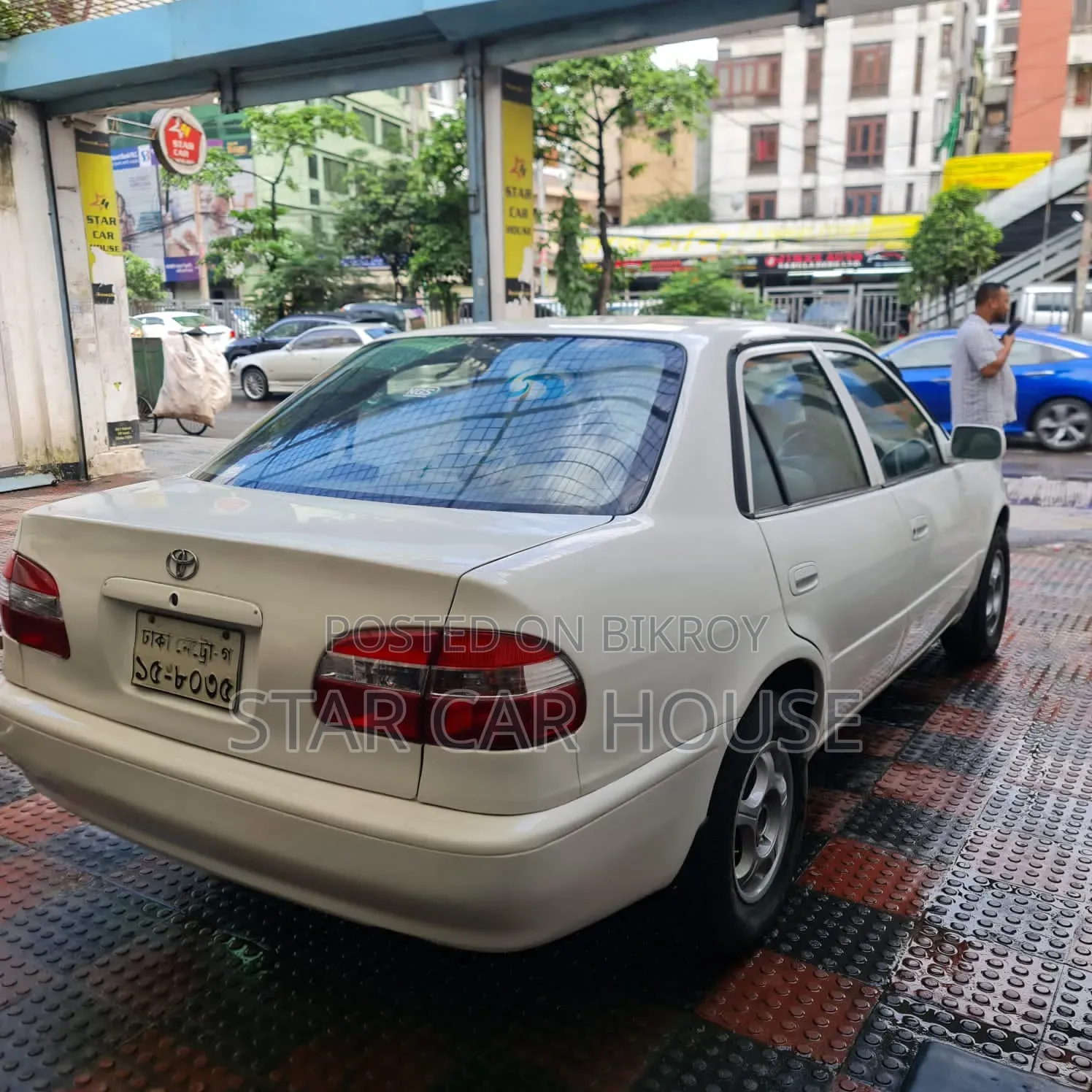 টয়োটা করোল্লা ১৯৯৮ সাদা