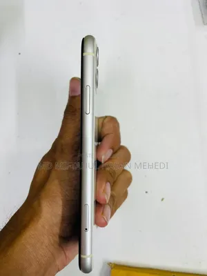 অ্যাপল আইফোন ১১ ১২৮ জিবি হোয়াইট