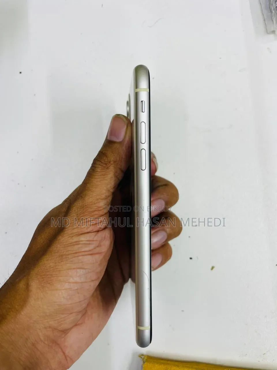 অ্যাপল আইফোন ১১ ১২৮ জিবি হোয়াইট