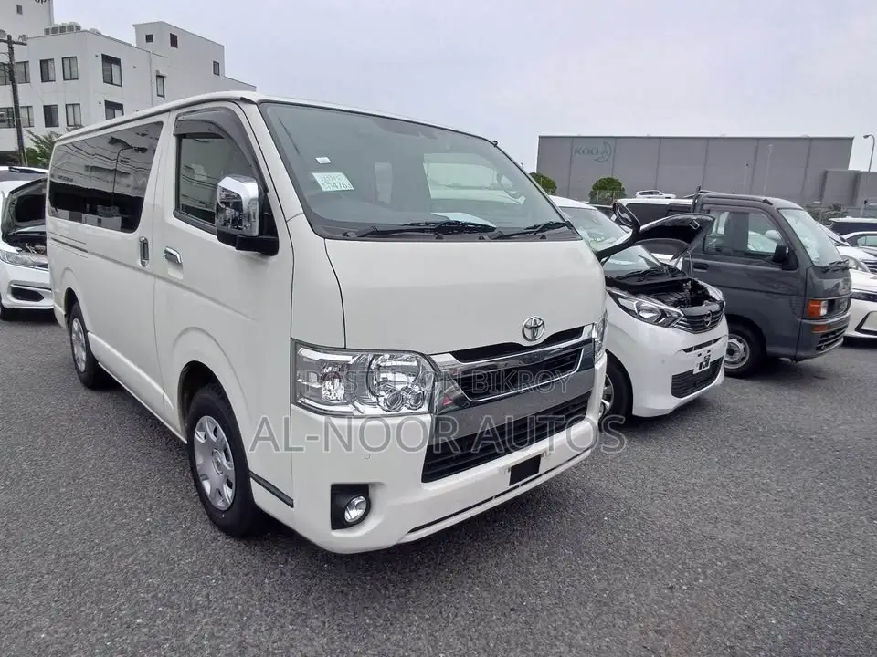 Toyota HiAce 2021 White
