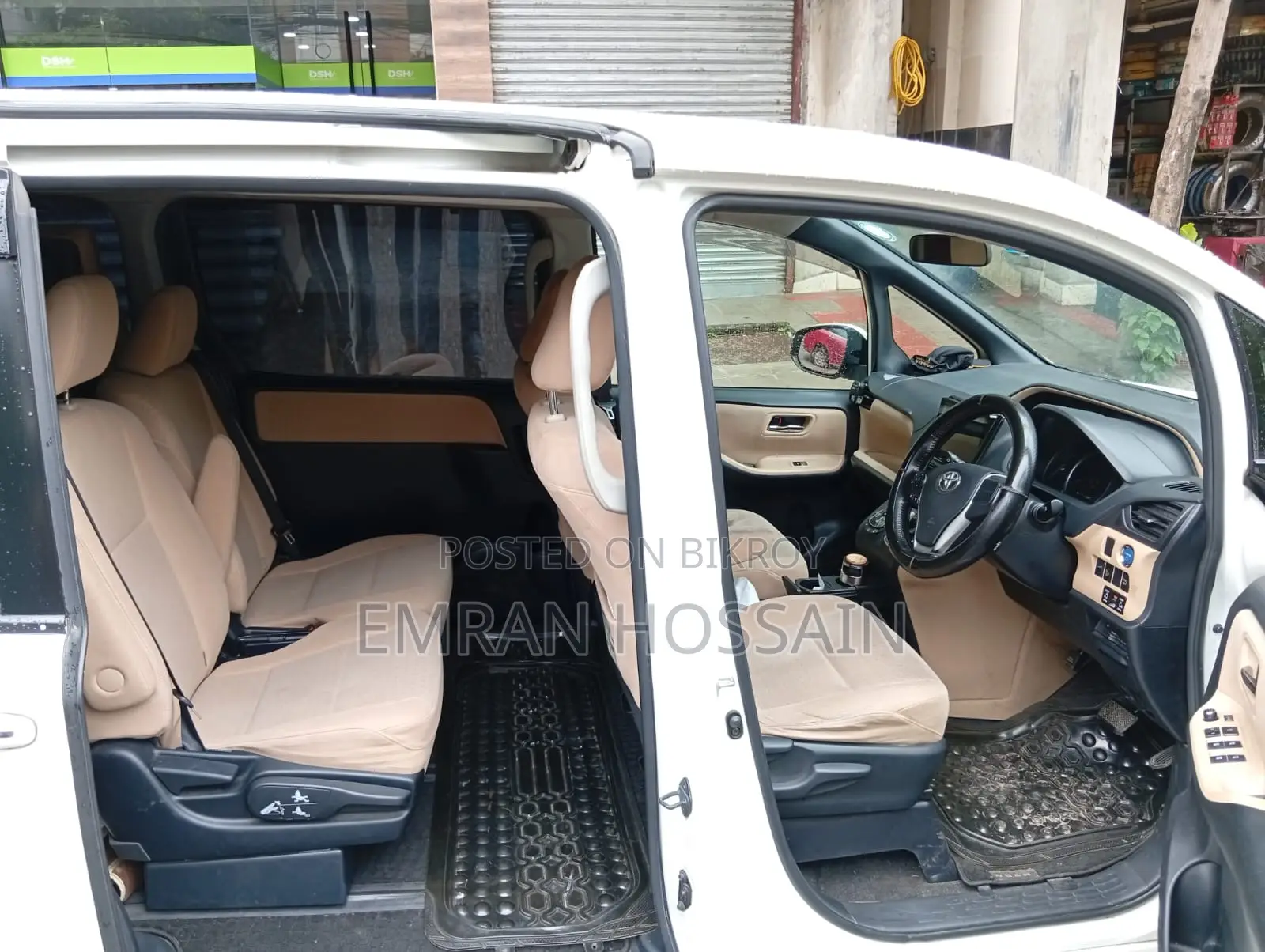 Toyota Noah 1.8 Front-Wheel Drive Hybrid (7-seater) 2014 White