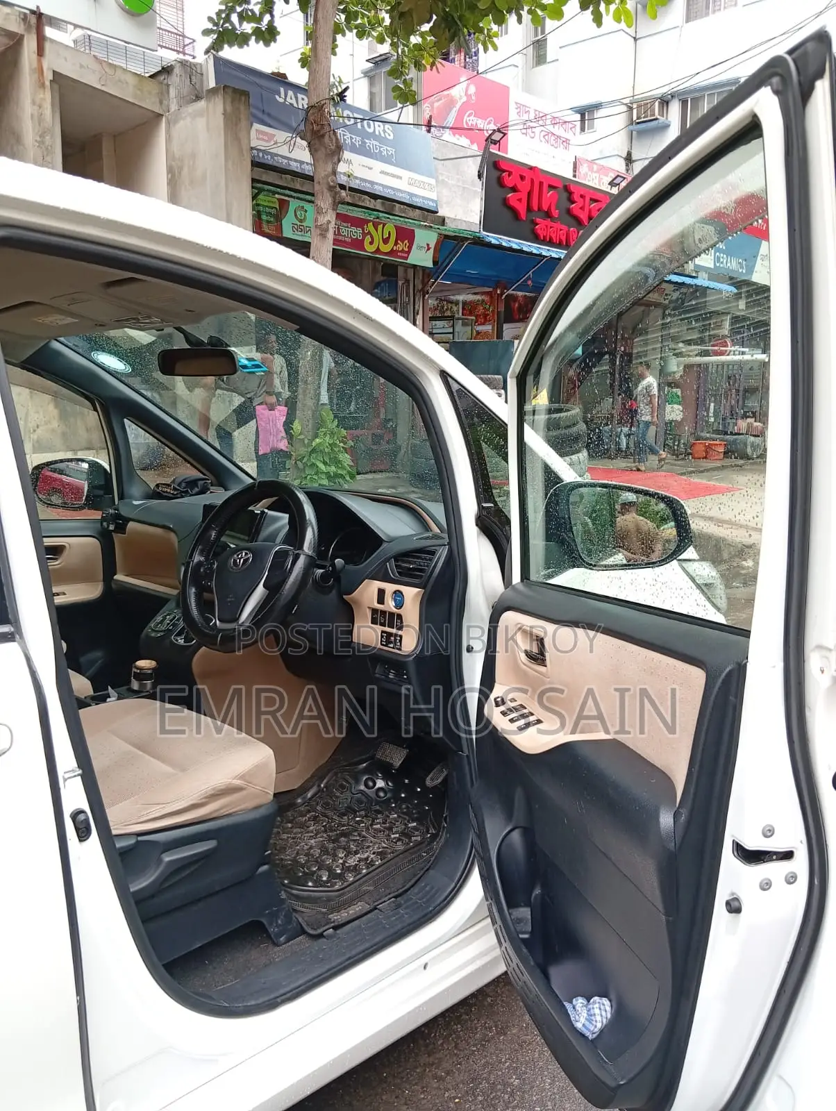 Toyota Noah 1.8 Front-Wheel Drive Hybrid (7-seater) 2014 White