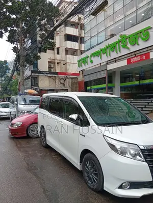 Toyota Noah 1.8 Front-Wheel Drive Hybrid (7-seater) 2014 White