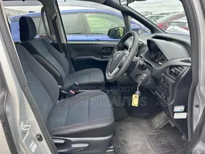 Toyota Noah 2021 Silver