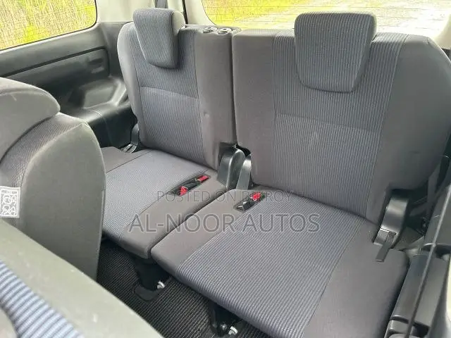 Toyota Noah 2021 Silver