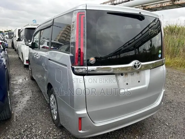 Toyota Noah 2021 Silver