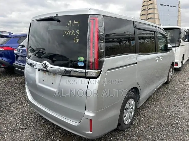 Toyota Noah 2021 Silver